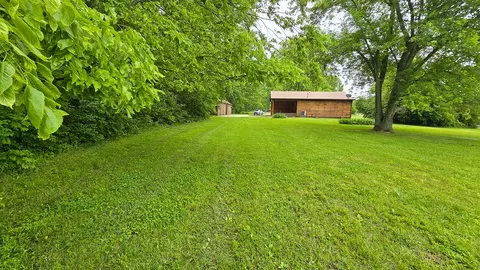 Exterior - 787 Walnut Hill Rd, Centralia, IL 62801 photo 8 of 13