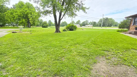 Exterior - 787 Walnut Hill Rd, Centralia, IL 62801 photo 10 of 13