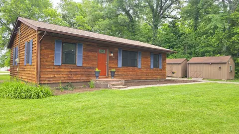 787 Walnut Hill Rd, Centralia, IL 62801