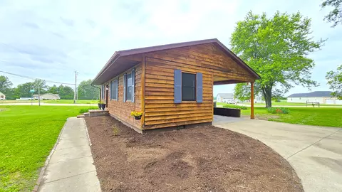 Exterior - 787 Walnut Hill Rd, Centralia, IL 62801 photo 3 of 13