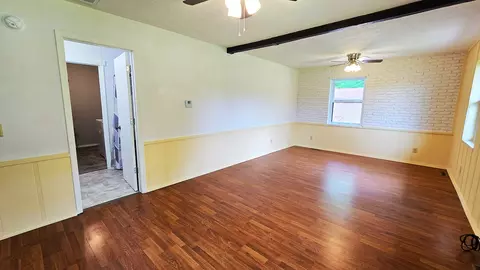 Living - 787 Walnut Hill Rd, Centralia, IL 62801 photo 2 of 3