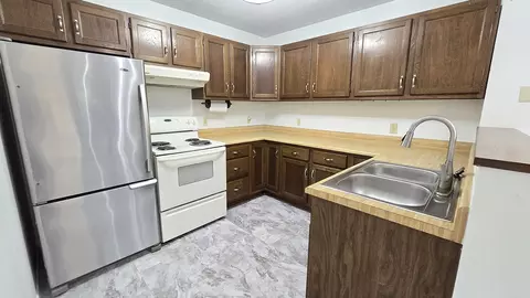 Kitchen - 787 Walnut Hill Rd, Centralia, IL 62801 photo 4 of 4