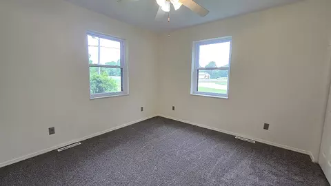 Bedroom - 787 Walnut Hill Rd, Centralia, IL 62801 photo 2 of 4