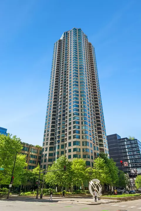 400 N Lasalle St #3011, Chicago, IL 60654