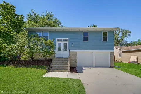 8131 W Evergreen Dr, Frankfort, IL 60423