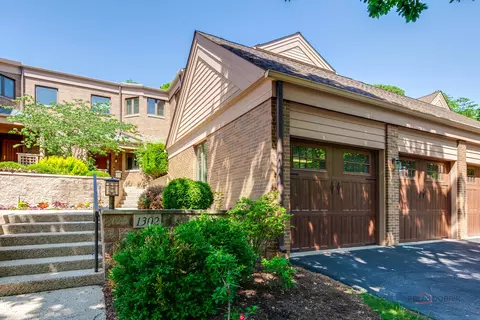 1302 Hawthorne Ln #1302, Hinsdale, IL 60521