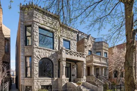 3711 N Magnolia Ave, Chicago, IL 60613