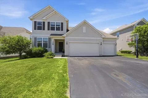708 Rochester Ln, South Elgin, IL 60177