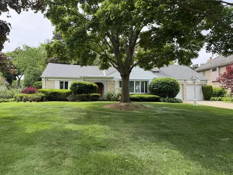 828 S Bristol Ln, Arlington Heights, IL 60005