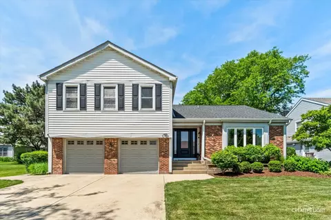2266 Richmond Dr, Wheaton, IL 60189