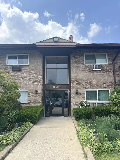 804 E Old Willow Rd #108, Prospect Heights, IL 60070