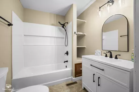 Bath - 1501 S 7th Ave, Kankakee, IL 60901 photo 1 of 1