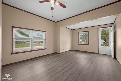 Living - 1501 S 7th Ave, Kankakee, IL 60901 photo 2 of 4