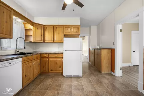 Entry Way - 1501 S 7th Ave, Kankakee, IL 60901 photo 1 of 2