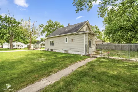 Exterior - 1501 S 7th Ave, Kankakee, IL 60901 photo 6 of 9