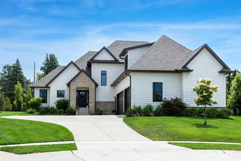 6925 Grover Sta, Bettendorf, IA 52722