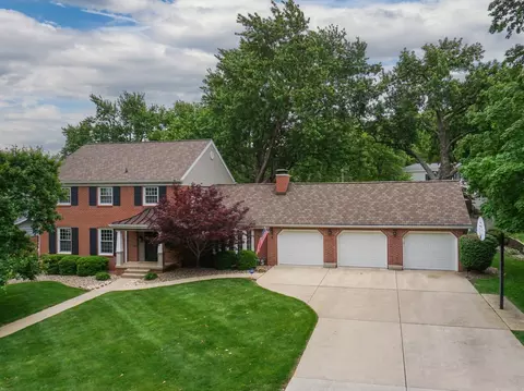 206 Fleetwood Dr, Bloomington, IL 61701