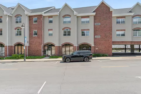 245 Burlington Ave #203, Clarendon Hills, IL 60514