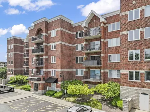 3451 N Carriageway Dr #202, Arlington Heights, IL 60004