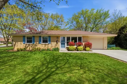 924 Bradford Ln, Schaumburg, IL 60193