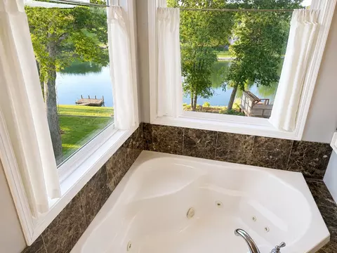 Bath - 4906 S Sir Lionel Ct, Mapleton, IL 61547 photo 1 of 3
