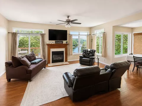 Living - 4906 S Sir Lionel Ct, Mapleton, IL 61547 photo 1 of 3