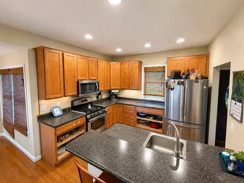 Kitchen - 4906 S Sir Lionel Ct, Mapleton, IL 61547 photo 2 of 2