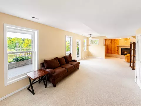Living - 4906 S Sir Lionel Ct, Mapleton, IL 61547 photo 2 of 3