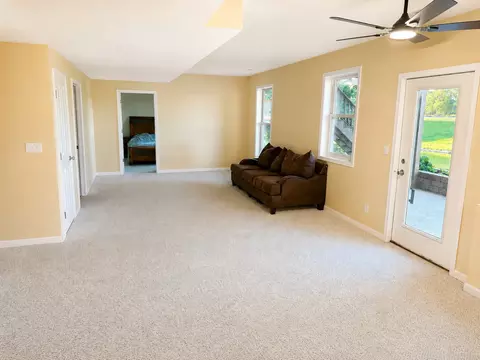 Living - 4906 S Sir Lionel Ct, Mapleton, IL 61547 photo 3 of 3