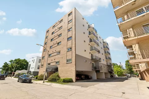 7449 Washington St #403, Forest Park, IL 60130