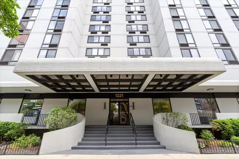 1221 N Dearborn St #604S, Chicago, IL 60610
