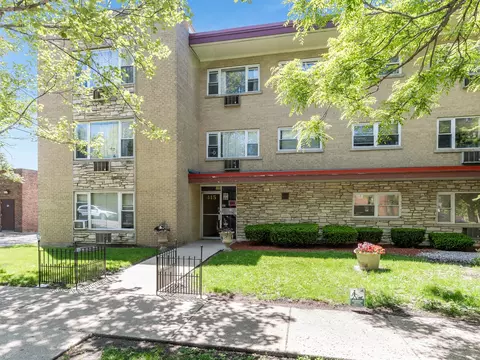 415 S Maple Ave #603, Oak Park, IL 60302