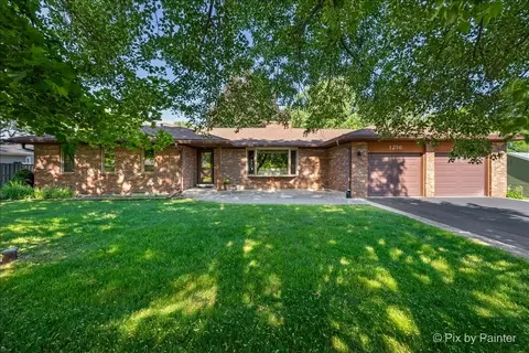 1216 S Grove Ave, Barrington, IL 60010
