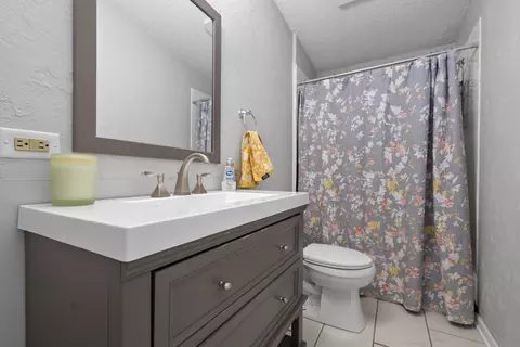 Bath - 1801 Richton Rd, Steger, IL 60475 photo 3 of 3