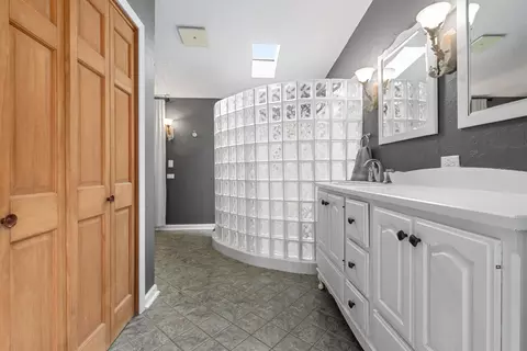 Bath - 1801 Richton Rd, Steger, IL 60475 photo 1 of 3