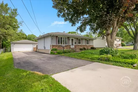 184 Locust St, South Elgin, IL 60177