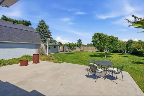 Exterior - 301 N Yates St, Alpha, IL 61413 photo 2 of 5