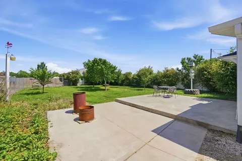 Exterior - 301 N Yates St, Alpha, IL 61413 photo 3 of 5