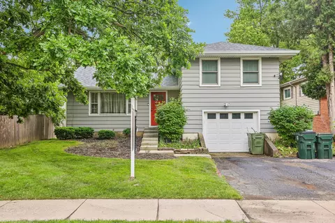 715 E Main St, Barrington, IL 60010