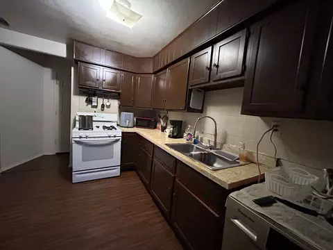 Kitchen - 41 Circle Dr, Dixmoor, IL 60426 photo 1 of 2
