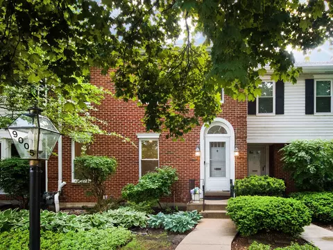 9005 Lincolnwood Dr, Evanston, IL 60203