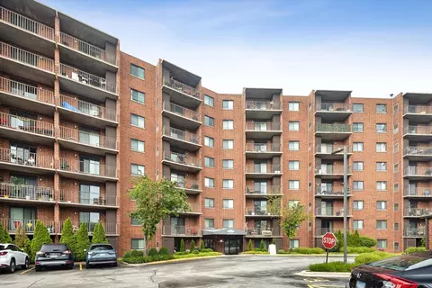 1 Bloomingdale Pl #502, Bloomingdale, IL 60108