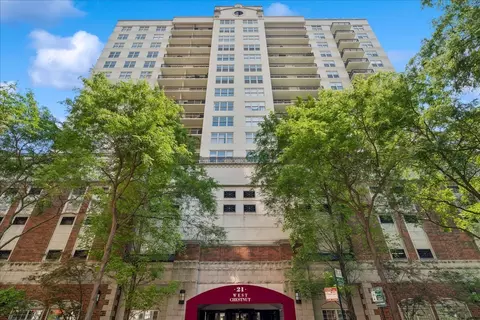 21 W Chestnut St #1206, Chicago, IL 60610