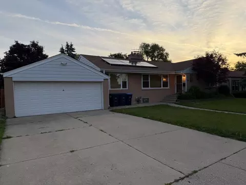 840 E Thacker St, Des Plaines, IL 60016