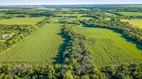 88 Nn Yale Bridge Rd, Rockton, IL 61072