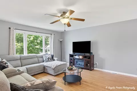 Living - 4500 Clearview Dr, Mchenry, IL 60050 photo 1 of 3