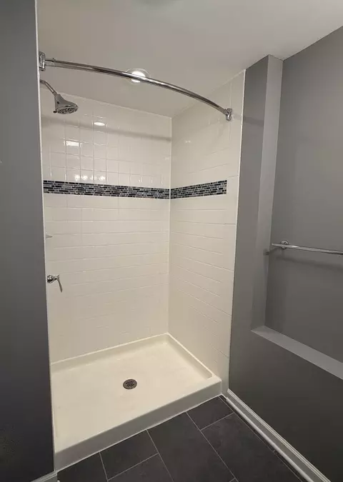 Bath - 4500 Clearview Dr, Mchenry, IL 60050 photo 3 of 3
