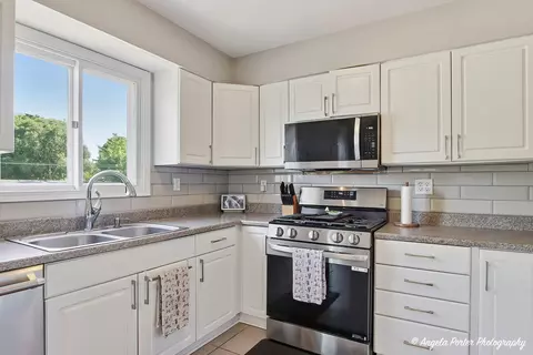 Kitchen - 4500 Clearview Dr, Mchenry, IL 60050 photo 2 of 3