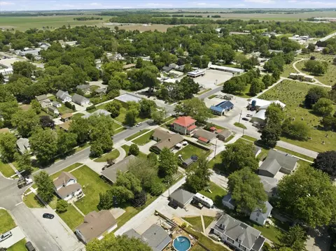 409 E Oak St, Fairbury, IL 61739 photo 43