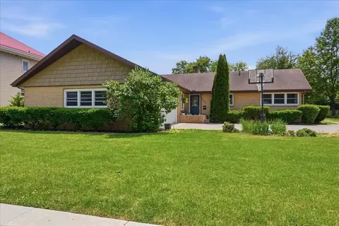 409 E Oak St, Fairbury, IL 61739 photo 2